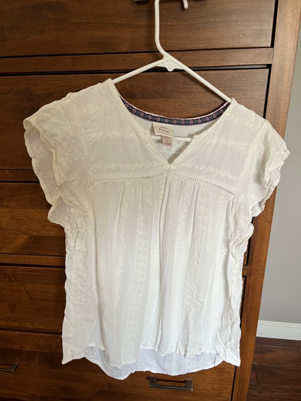 Knox Rose White Eyelet Flutter Sleeve Blouse